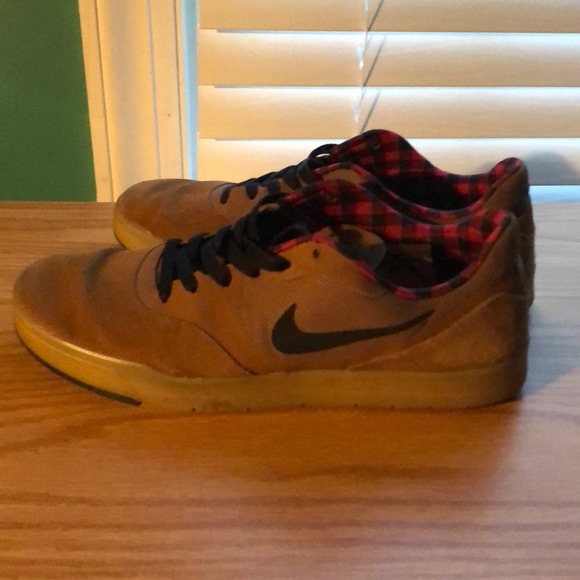 nike sb brown suede